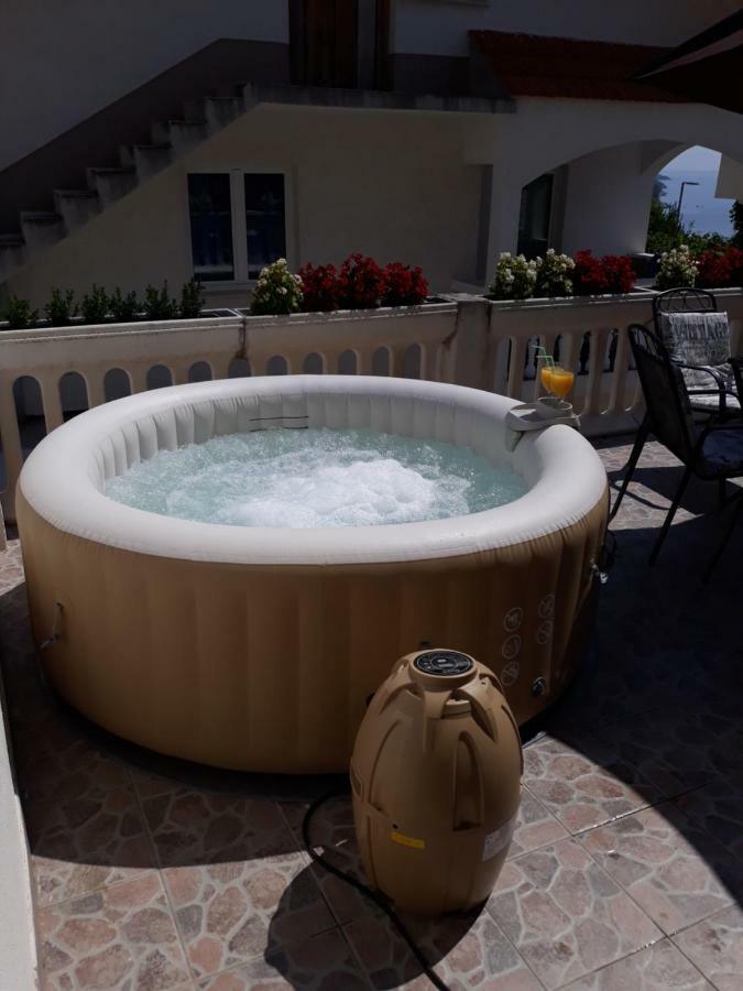 Apartment Lucky With Jacuzzi تروغير المظهر الخارجي الصورة